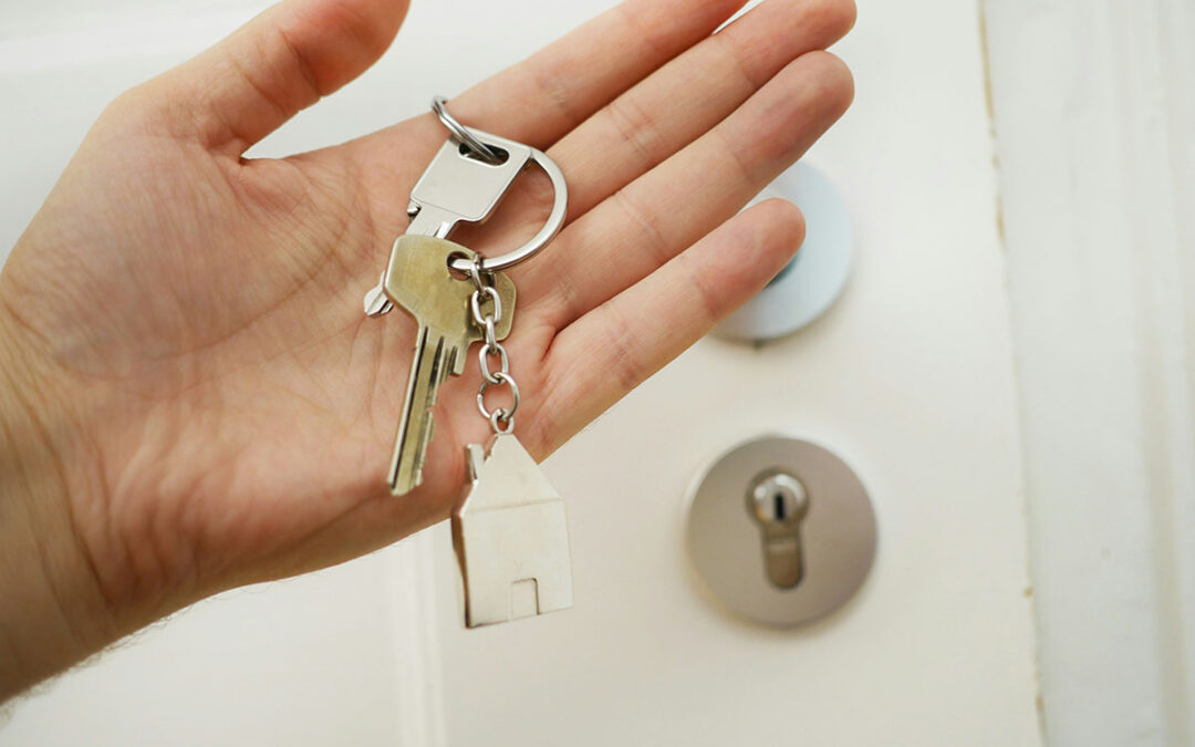 Hand hold keys with house shaped key ring. Photo by Maria Ziegler on Unsplash.